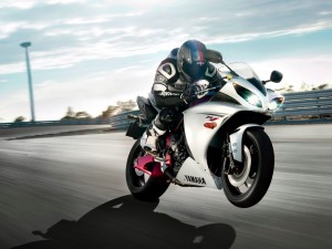 Sfondi desktop Yamaha R1 su pista wallpapers free