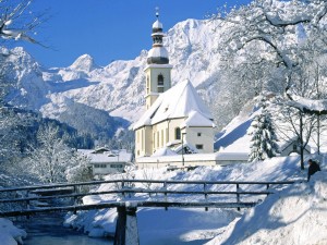 Sfondi-desktop-neve-wallpapers-montagna-Chiesetta-tra-i-monti