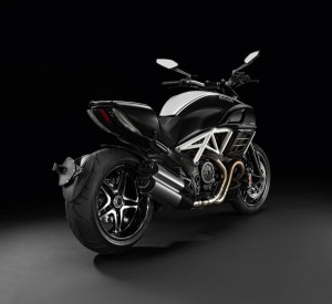 Sfondi desktop-ducati-diavel-2012