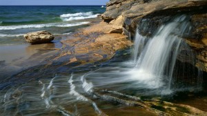 Sfondi HD cascata sul mare