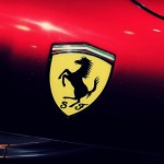 Sfondo per iphone 5 HD - logo ferrari