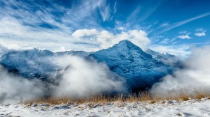 Sfondo paesaggio di montagna con neve HD