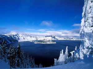 Sfondo paesaggio lago e neve